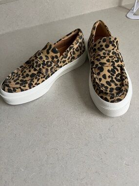J/SLIDES Leopard Print White Branded Rubber Outsole
